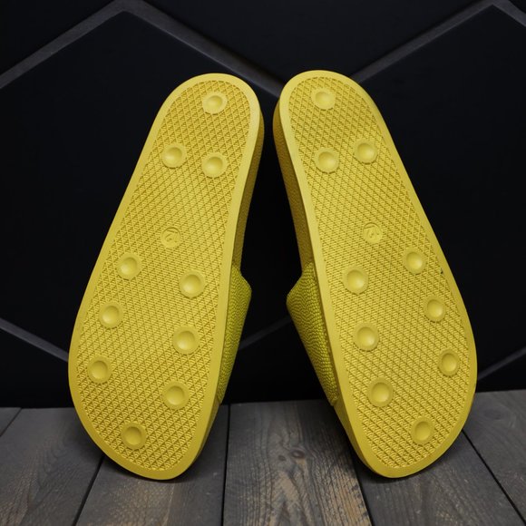 New! Chinatown Market Smiley Face Yellow Slides Sandals Summer Hypebeast - Picture 5 of 6
